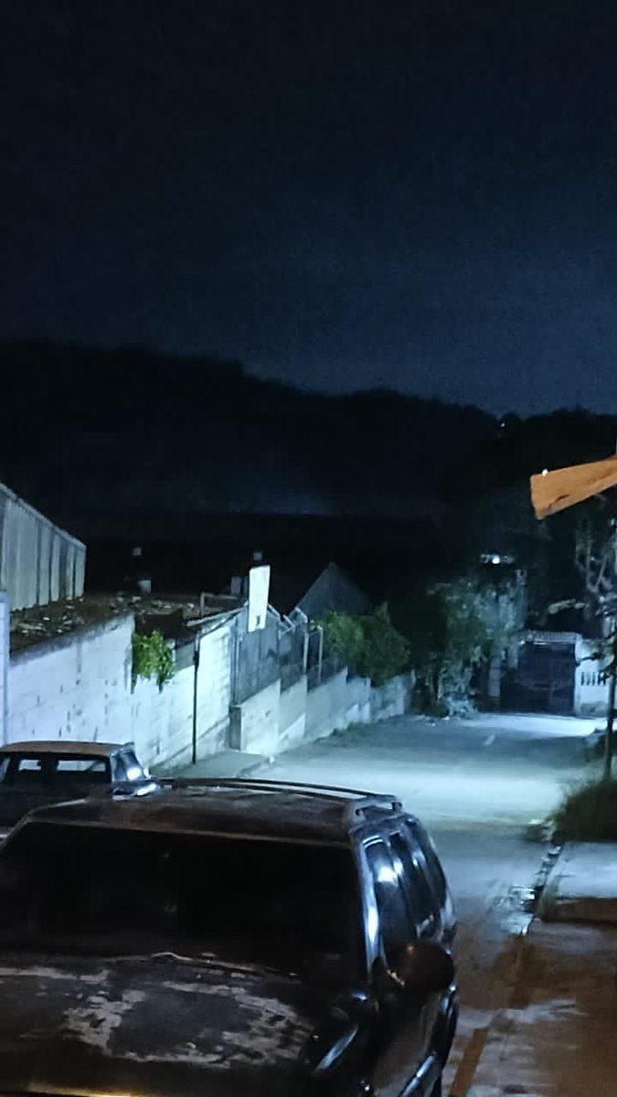 Luisapj3's tweet photo. Bajón de luz en estos momentos deja comunidades oscuras en Charallave municipio Cristóbal Rojas, estás son las causas que están dejando a cientos de familias sin sus electrodomésticos.
Dónde y a quien reclamar?
@Pr1meroJusticia 
@pjcharallave 
@JuanPGuanipa 
@CarlosOcariz https://t.co/lkDoGEhoEv