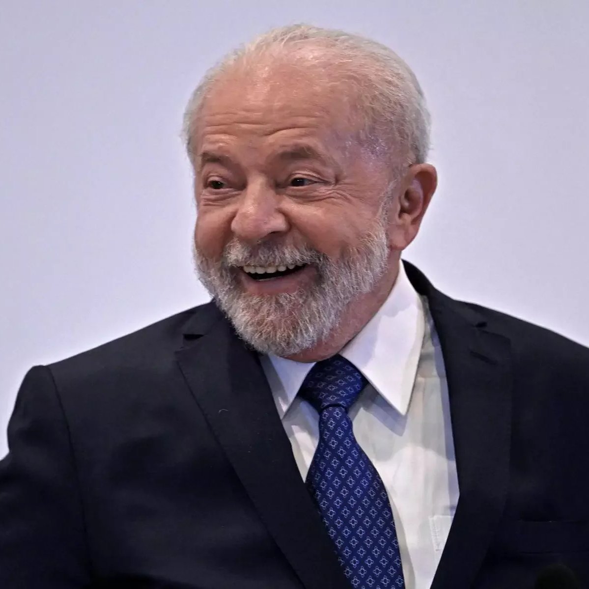 republiqueBRA's tweet photo. 🗣️ “Tanto esforço para recuperar esta eleição e quem vai fazer esse milagre é a santa”, foi a frase dita em uma roda de petistas que provocou risadas durante o jantar com empresários organizado em apoio a Lula. https://t.co/x0F2YChQ6D