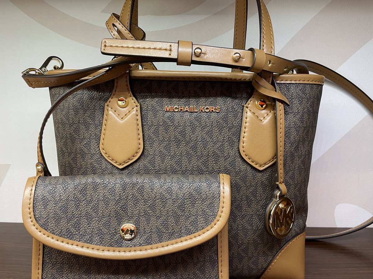daikokuya9072's tweet photo. #マイケルコース #2wayバッグ を販売中です。ブランド品 金 プラチナ 金貨 金券 買取 販売 大黒屋ブランド館 イオン鹿児島店 鹿児島県鹿児島市東開町7番イオンモールKAGOSHiMA BAY 2F TEL099-263-1480 https://t.co/AzWSghbehd