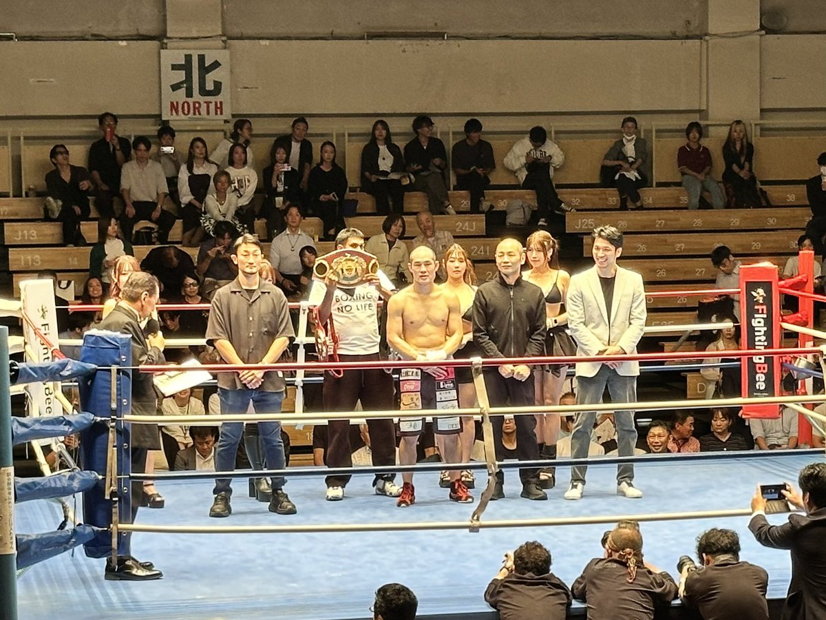 37edge's tweet photo. 41歳の現役ボクサーの引退試合はKO勝ち
近藤明広選手かっこよかった👏

前日はアマプラ観戦だったけど二日間ボクシングを楽しんでパワーいただきました😁 https://t.co/fEBS0z7qz9