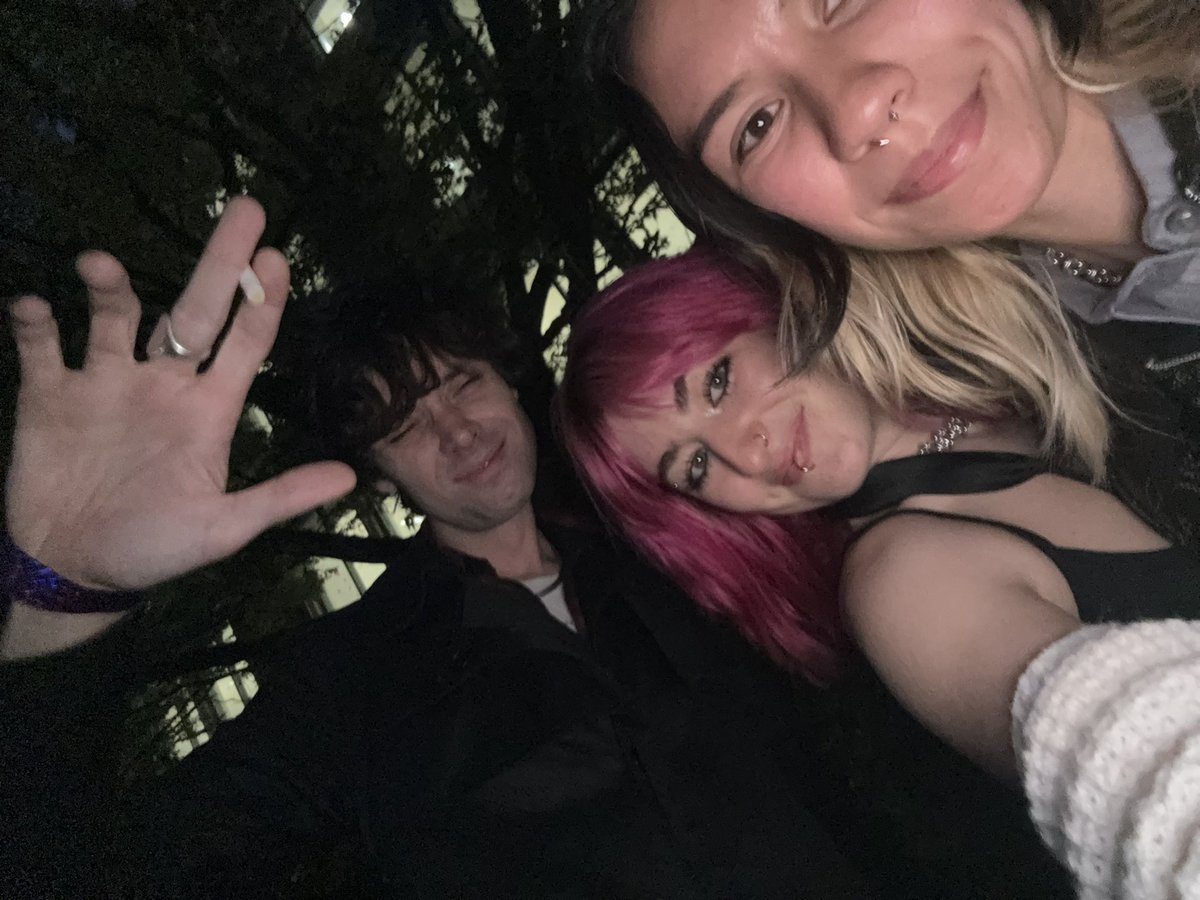 4006i's tweet photo. @fastPP11fan they both say hi https://t.co/pTA69kRJzl