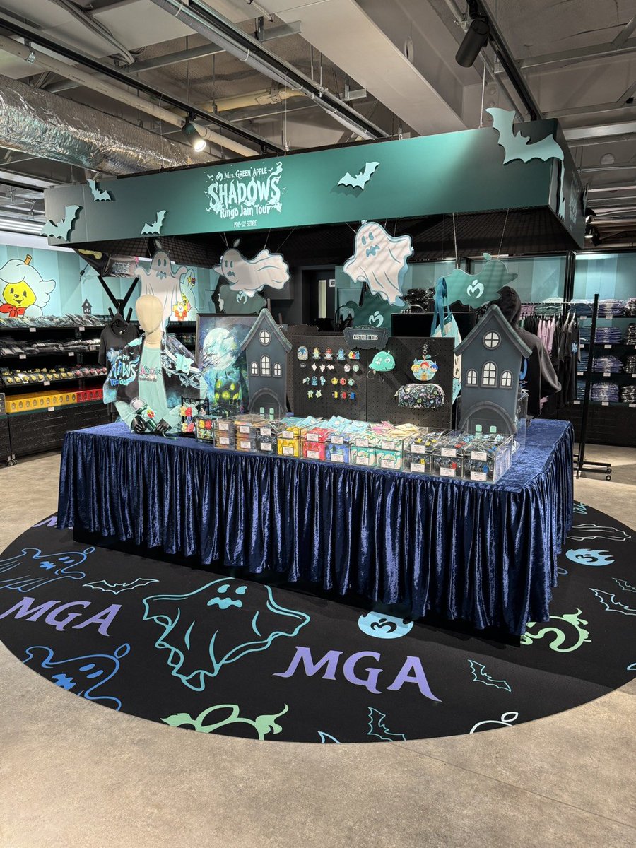 mga_popupstore's tweet photo. 🦇👻【POP-UP STORE情報】👻🦇

Mrs. GREEN APPLE Ringo Jam Tour
“SHADOWS” POP-UP STORE

【東京】UNIVERSAL MUSIC STORE HARAJUKU 

＼本日オープンしました✨／

✅開催期間中は全て事前予約制となります
▼ご入場詳細はこちらから
https://t.co/ktIqLhn84f

1階では明日リリースとなる6thオリジナルフルアルバム｢POPS｣もお求めいただけます✨

皆さまのご来場をお待ちしております🍏

※1階は事前予約なくご入場が可能です。運営状況により入場制限等を設けさせていただく場合がございますので、あらかじめご了承ください。

#MrsGREENAPPLE
#MGA_SHADOWS
#ミセスPOPS