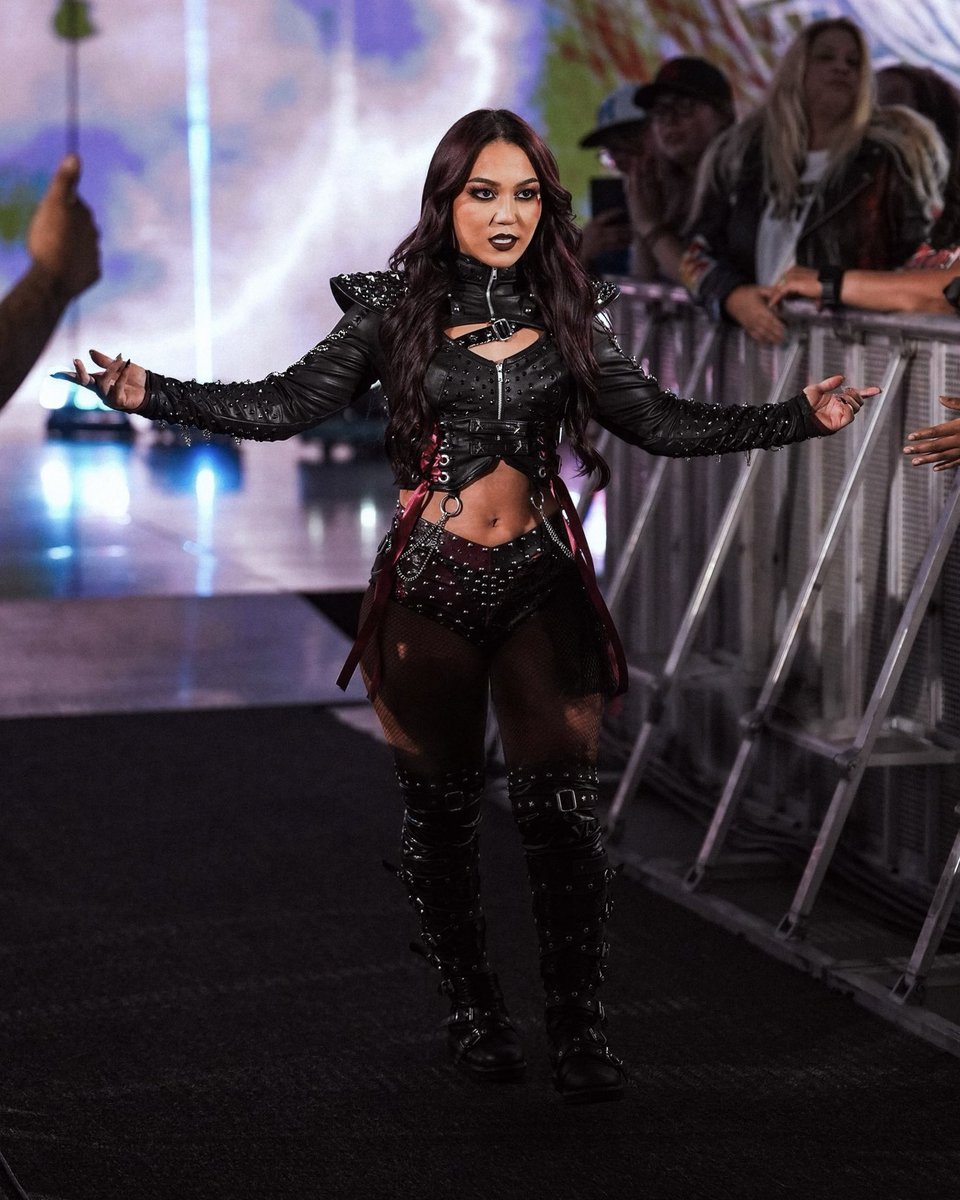 esyntial0122's tweet photo. Roxanne Perez tonight. 😮‍💨

#WWERAW https://t.co/C5doM1EDKO