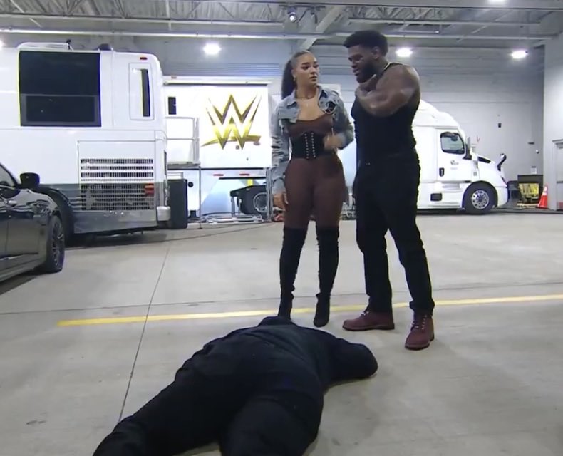 FadeAwayMedia's tweet photo. With Jaida Parker joining the 946, who should The Bloodline recruit to take her out? 

👀🍿

#WWERAW https://t.co/4PYrwuBP7F