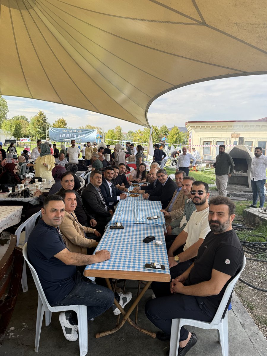 BaGoDer72's tweet photo. Başkent Ankara’da Batmanlı Aileler Buluştu.

Batman Eğitim, Yardımlaşma ve Kalkınma Vakfı ile Batmanın Gönüllüleri Derneği olarak düzenlediğimiz buluşmada, Ankara’da yaşayan Batmanlı hemşehrilerimizi aileleriyle bir araya getirdik. https://t.co/etTneBgsbP