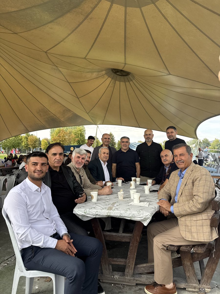 BaGoDer72's tweet photo. Başkent Ankara’da Batmanlı Aileler Buluştu.

Batman Eğitim, Yardımlaşma ve Kalkınma Vakfı ile Batmanın Gönüllüleri Derneği olarak düzenlediğimiz buluşmada, Ankara’da yaşayan Batmanlı hemşehrilerimizi aileleriyle bir araya getirdik. https://t.co/etTneBgsbP