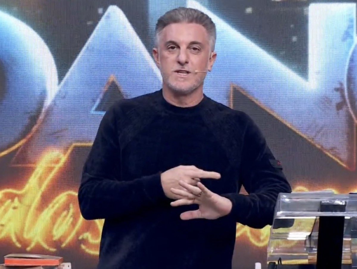plocsocial's tweet photo. DENÚNCIA GRAVE • Plataforma eleitoral de Luciano Huck não “mostra” candidatos LGBTs.

Fiz o teste 3 vezes: nenhum candidato negro, indígena ou LGBT apareceu. Derrite aparece como candidato similar ou com as mesmas ideias de Simone Tebet ao senador em São Paulo.

Denunciem!!! https://t.co/yhow4HOkq2