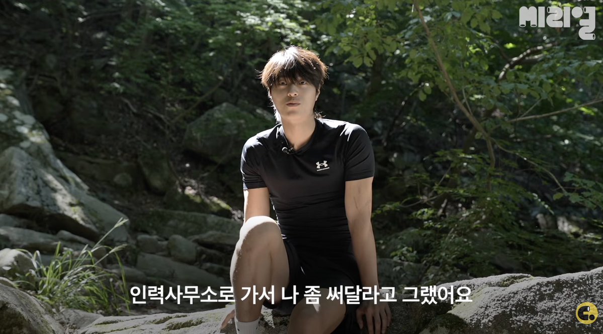 Excusemouse2's tweet photo. 22살 관악산 지게꾼
…
하루 벌어 하루 먹고 사는 걸 좋아하고
원양어선에서 항해사를 꿈꾸다 좌절하고는
내가 행복해하는 것은 무엇인가를 가르칠 수 있는
대안학교를 만드는게 꿈이라는 청년

어흐… 마음이 좋아 https://t.co/Jzk941dqee