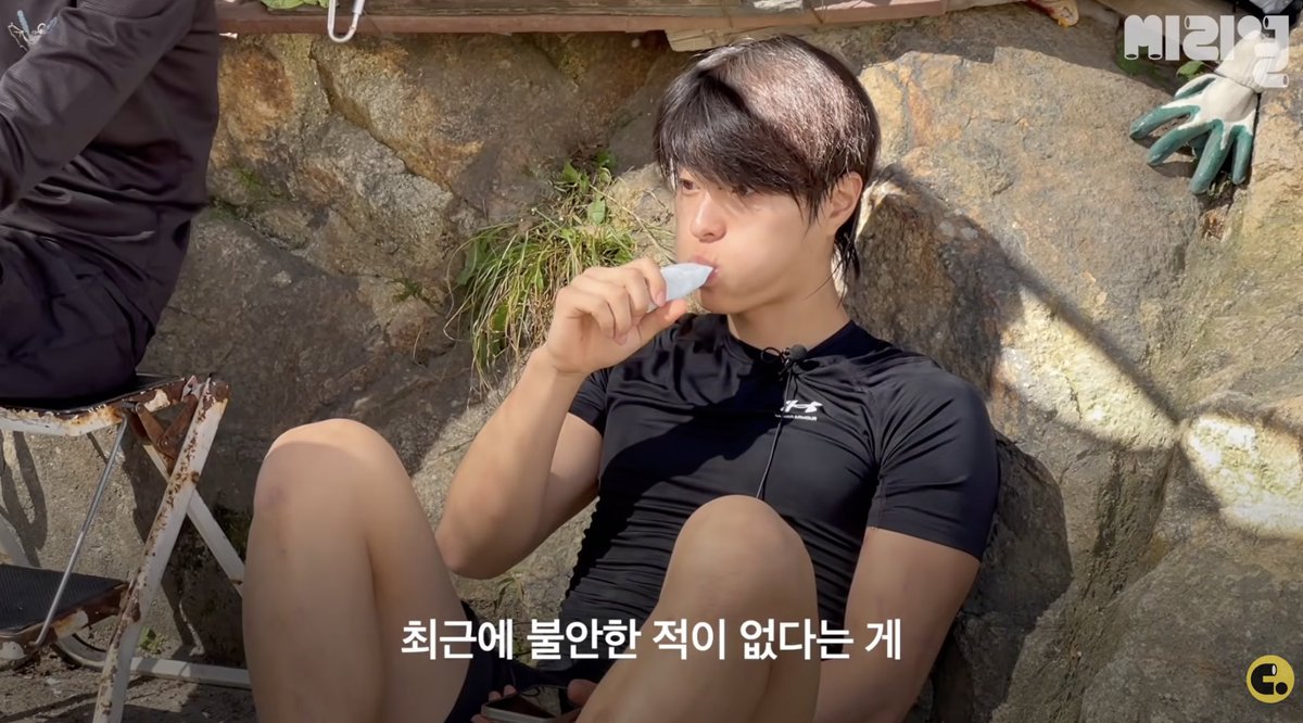 Excusemouse2's tweet photo. 22살 관악산 지게꾼
…
하루 벌어 하루 먹고 사는 걸 좋아하고
원양어선에서 항해사를 꿈꾸다 좌절하고는
내가 행복해하는 것은 무엇인가를 가르칠 수 있는
대안학교를 만드는게 꿈이라는 청년

어흐… 마음이 좋아 https://t.co/Jzk941dqee