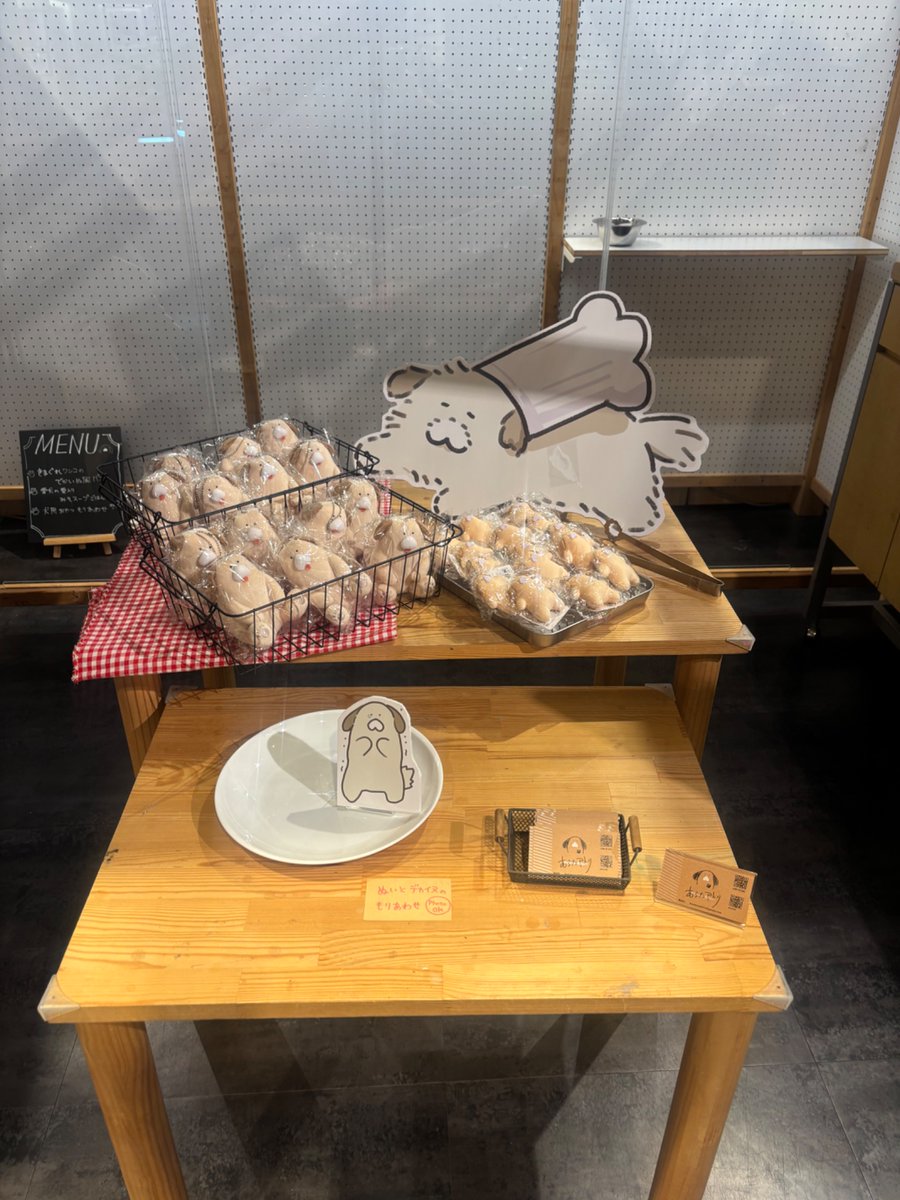 FEWMANY_SHIBUYA's tweet photo. 本日より開催🔪

 ふわんわん(@_fuwanwan)の個展「でかもこキッチン」が、渋谷ロフト6階 FEWMANY SIBUYA LOFT GALLERYで開催中！

カイヌシのためにふわんわんシェフが腕を振るいます🥞
かわいいグッズ盛りだくさんでお届けします！ぜひお越しください✨

【開催期間】
9月29日(火)〜10月12日(月･祝) https://t.co/w3vsPVLXdW