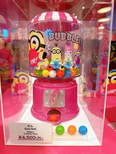 ivaa206's tweet photo. @Fl00mie @916Mic73249 It’s from this gumball machine! i tried to find a way to buy it but i can only find it on japanese websites 😞 https://t.co/i9MIEzXmce