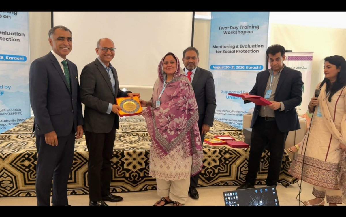 itsrizhas_'s tweet photo. Alhamdulillah! I am honored to have been selected as DCH of the Month for the second consecutive.A bundle of thanks to our worthy CEO  @irshad_sodhar sb the one and only true leader of our department, for his appreciation encouragement, and continued support
#mamtaprogram #Badin https://t.co/oc2AuzTKwH