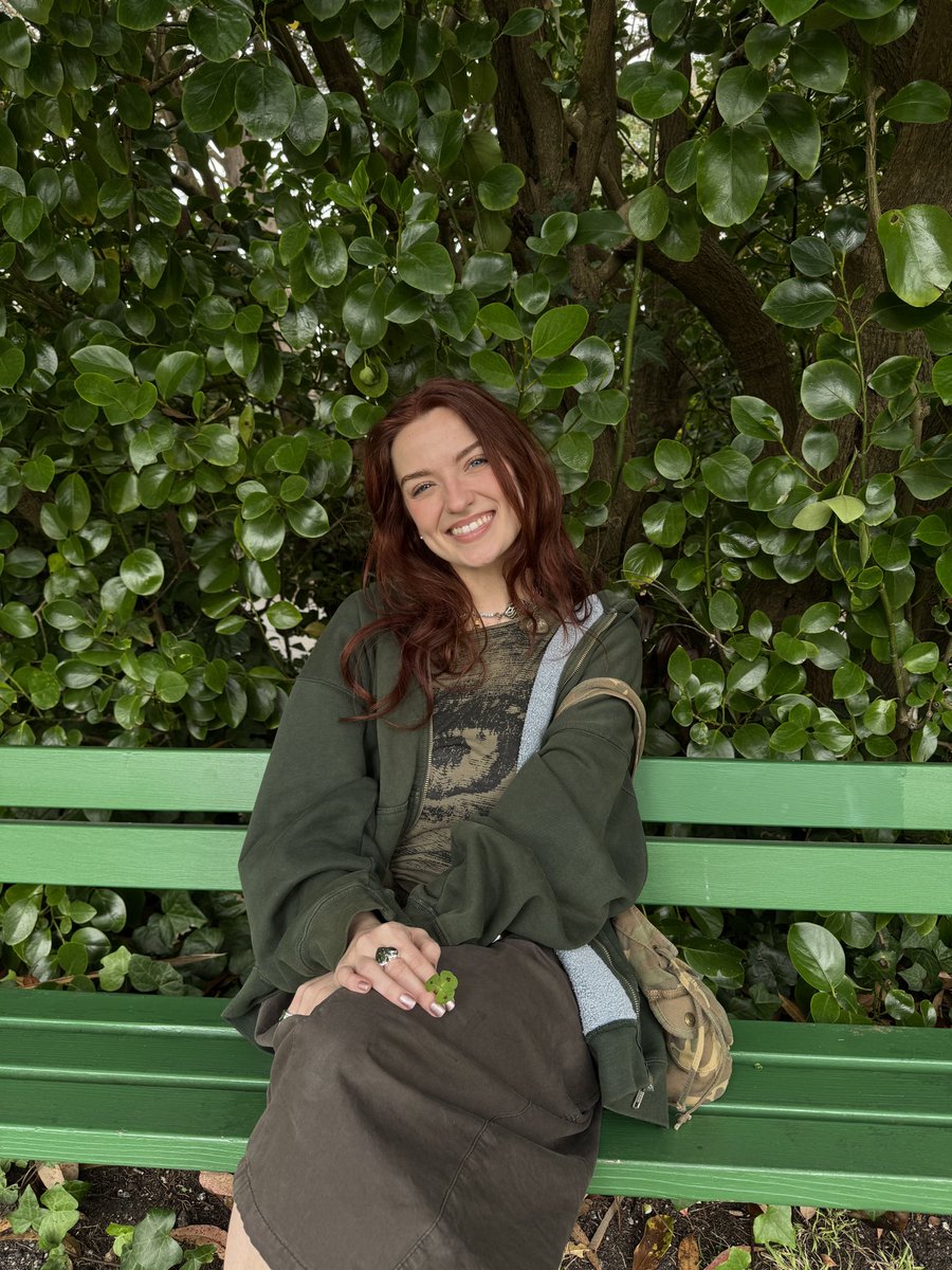 julia_buszac's tweet photo. who said redheads can’t sit on a green bench in san francisco https://t.co/hkgDBQ94rX