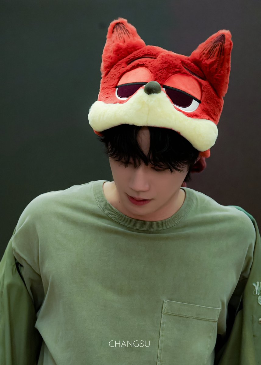 vixxxxky's tweet photo. 비오정요
아이돌 au 고딩 때 사귀었다가 헤어졌는데 같이 그룹으로 데뷔한 둘
2년 만났으니까 그냥 가벼운 기억으로 남은 사인 아니겠지 연생들끼린 소속사 달라도 다 알고 있으니까 아 쟤 거기서 데뷔하겠구나 생각했는데 둘다 생각지 못하게 소속사 바꾸게 됐고 번갯불에 콩 볶아먹듯 데뷔했을 듯 https://t.co/oBkPKWYdr4
