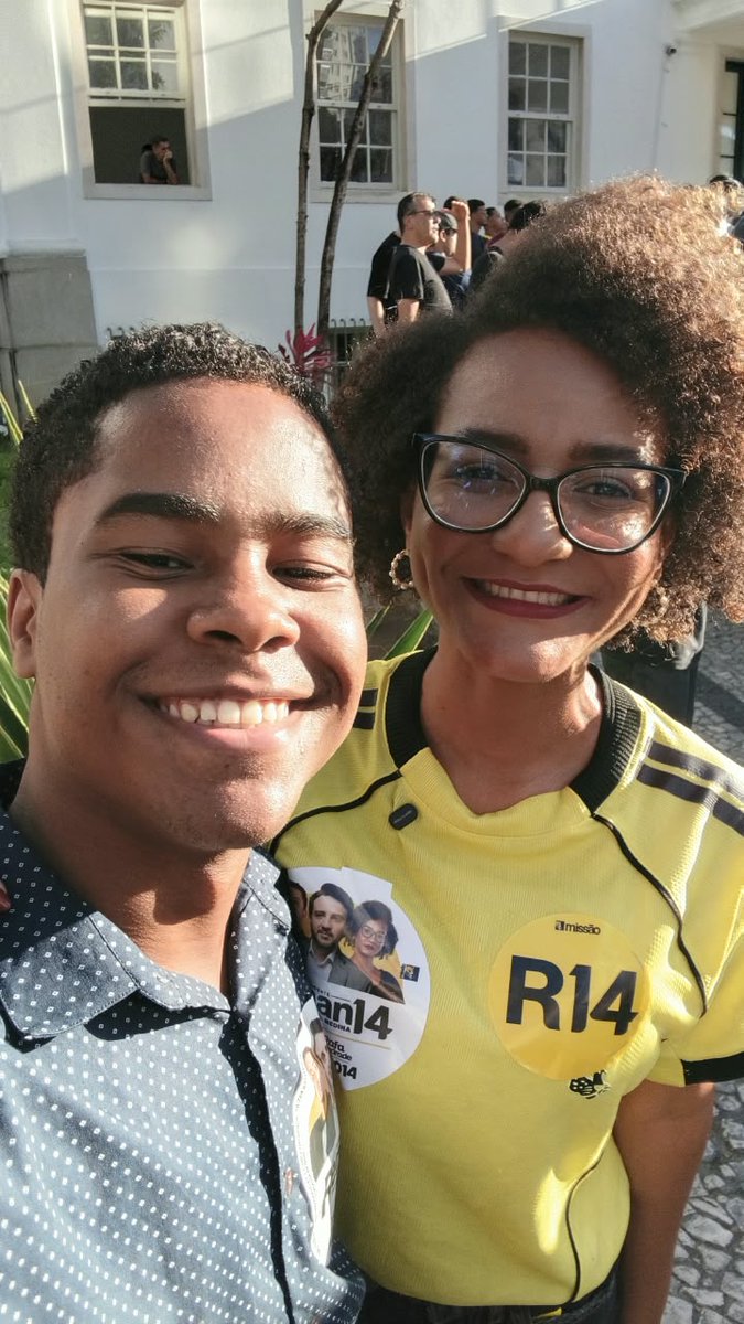 hugomaraba1's tweet photo. Ontem no ato convocado por Renan Santos eu tirei foto com a nossa deputada federal @queciareismbl. Muito educada e gente boa! O futuro da Bahia será glorioso com ela. 1️⃣4️⃣1️⃣4️⃣ https://t.co/t9bSY4jAdj