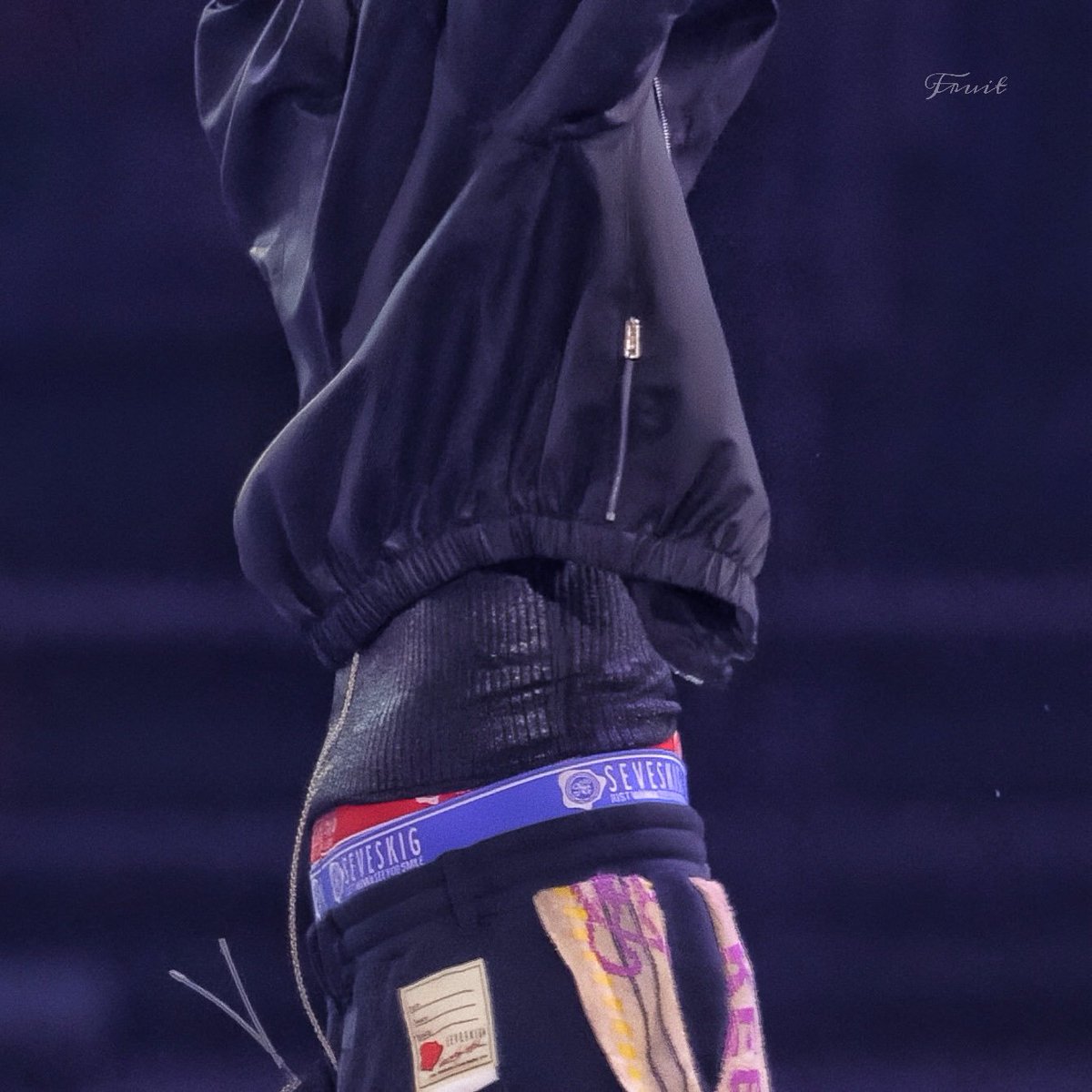 nnjitbhssk's tweet photo. Mientras tanto Hoseok https://t.co/lDQHAD2dHI