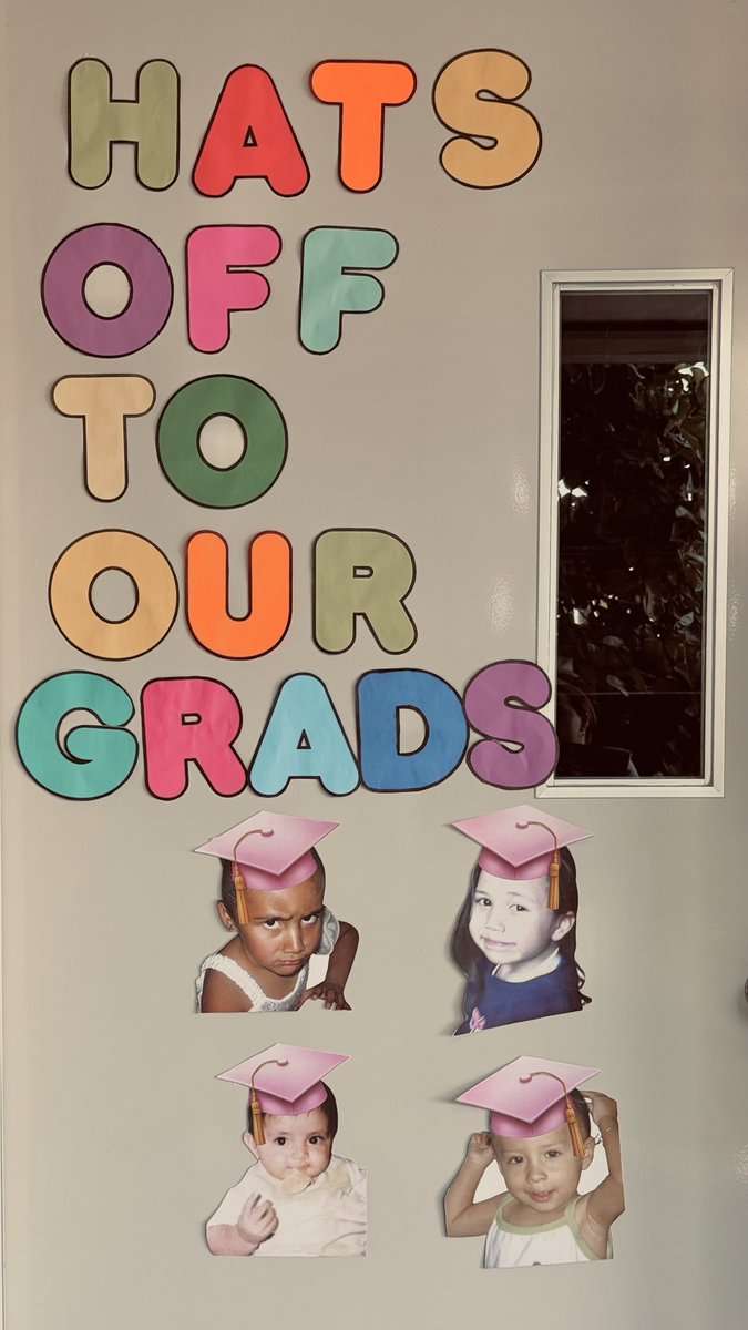 brellamarr's tweet photo. Esto está llegando a su fin. Me voy a graduaaarr. 🥺🎓 https://t.co/eWl6L7BN1B