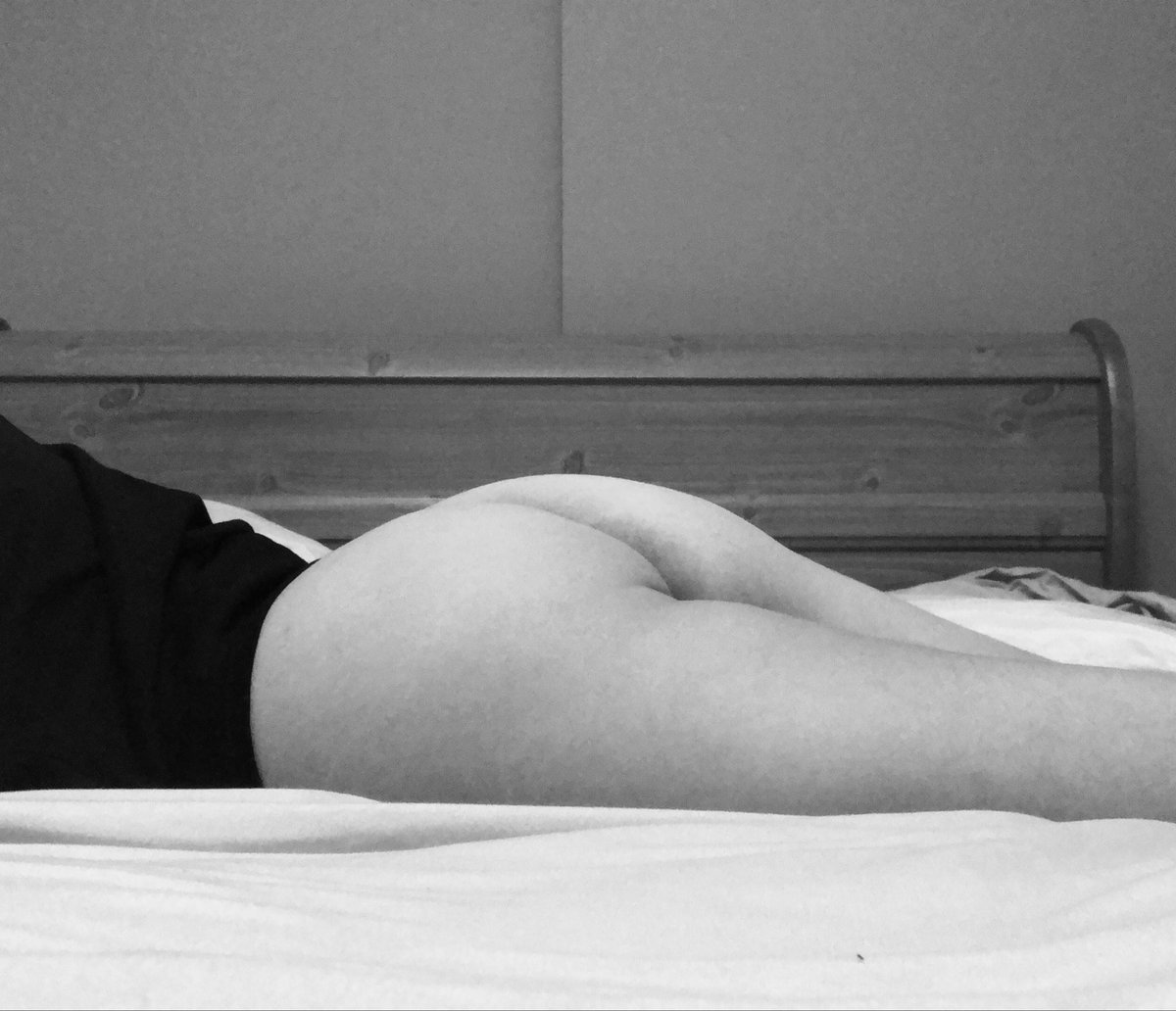 honeytempt's tweet photo. fishnets gone 💔

#nsfwtwt https://t.co/rMLtFDyhRT
