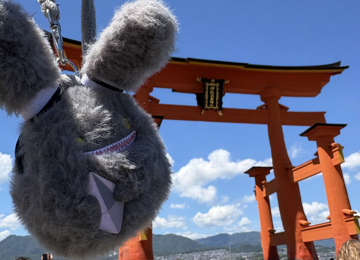 red_crayon77's tweet photo. そういえば行ってきたのです
厳島神社
この子の名前いつも忘れる...... https://t.co/LkuGg4Y2Jg
