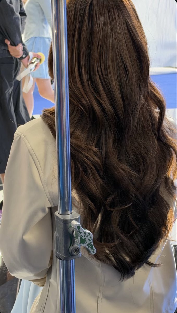 topialale's tweet photo. só o cabelo dela já é perfeito 🤎 https://t.co/g1idlMYpx7