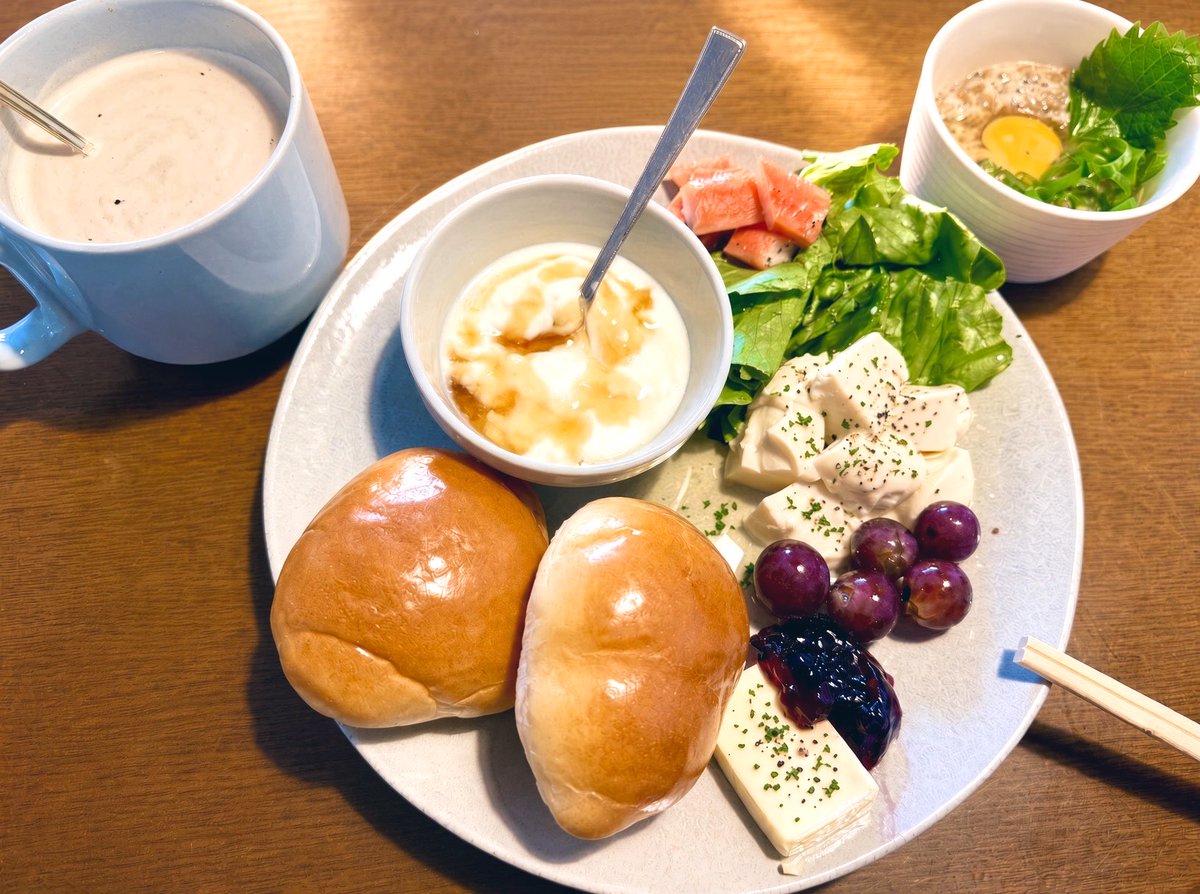 引っ越しのお部屋の審査が通るのか不安だけど食べた朝ごはん。 他にも心配事、上手くいかないことがいっぱい。 不安な時っていつも涙出そう、、🥲 ごはんがしょっぱい… #おうちごはん