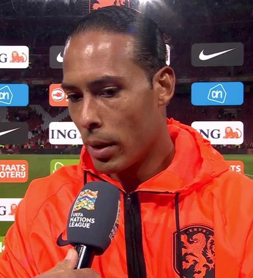 FullTime90X's tweet photo. 🚨🗣️ Reporter: “There are rumors that you want to join FC Barcelona at the end of the season as a free agent?”

🗣️🇳🇱 Virgil van Dijk: “I am definitely considering that. I have already said that my Liverpool chapter will be done after this season, and my favorite club to join would definitely be FC Barcelona. 🔵🔴

🗣️ “I just hope I can have a great season with Liverpool so that Barcelona and Hansi Flick consider me a worthy player to join them.” 👀🇳🇱