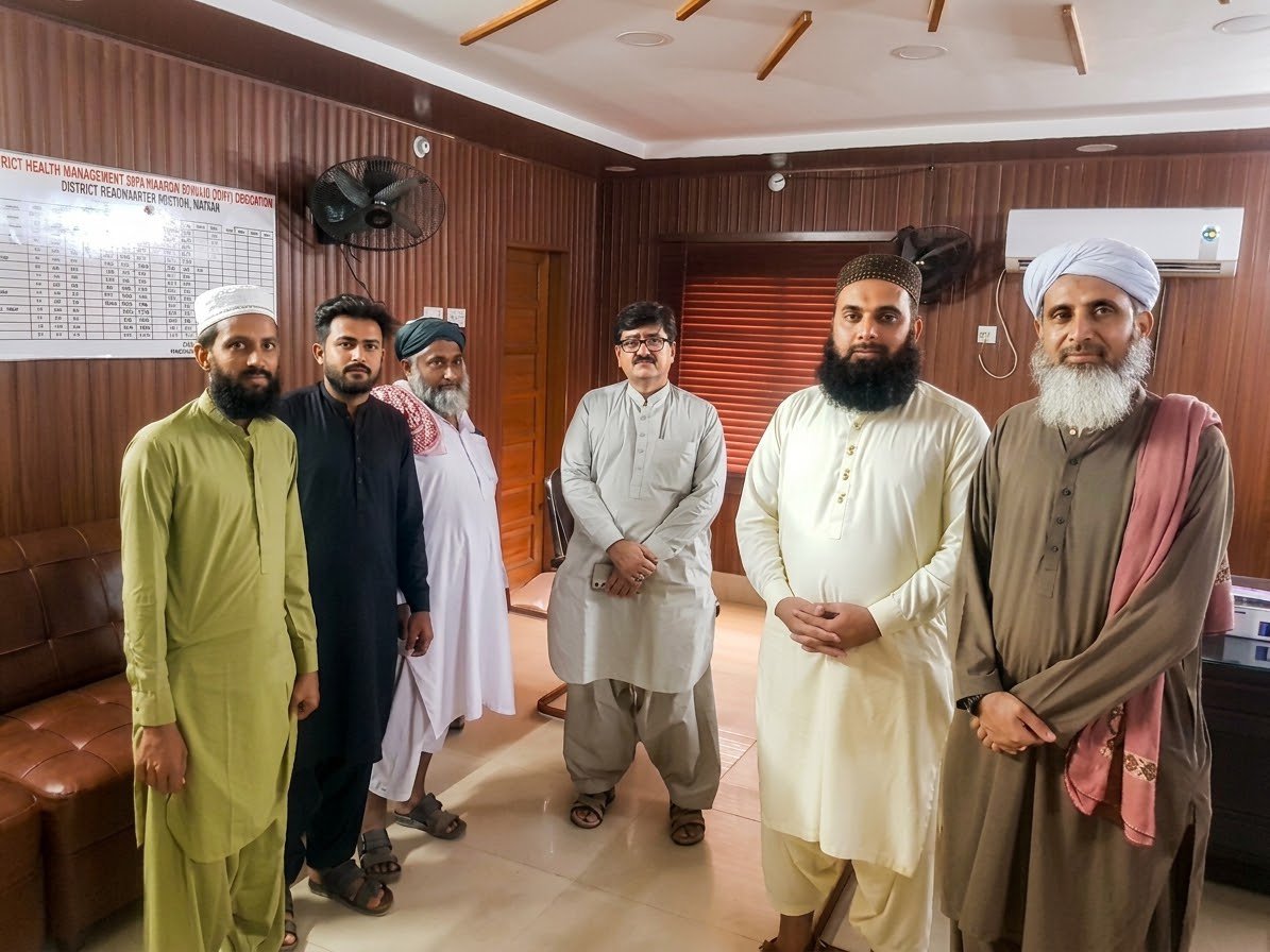 saifullahnoorme's tweet photo. مٹیاری MS فرید میمٹ سان JUI جی وفد جی ملاقات DHQ جی مریضن جی سھولتن لاء گفتگو کئی MS طرفان 1 آکٹوبر کان آپرشنس شروع کیوں ویندیوں سرجن لیو تی ھو .سندن چوٹ ھو منھنجوں کاوشوں آھن  DHQ کی ڈولپ کیان کافی ڈولپ کیو آھی
JUI مٹیاری https://t.co/pAo80b3xHH