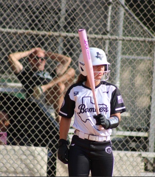 E_Resto44's tweet photo. First tournament of the year!. Excited to keep making noise on the field and at the plate! https://t.co/EYoexSCXWQ