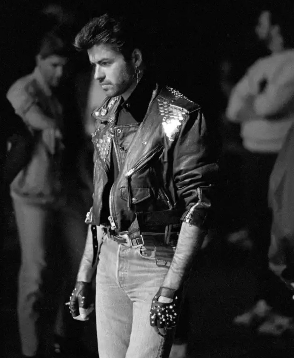 MULANEIUM's tweet photo. i can't believe george michael looked gorgeous as hell in this jacket and they made sombr wear it https://t.co/Ge9OTu6KZ1