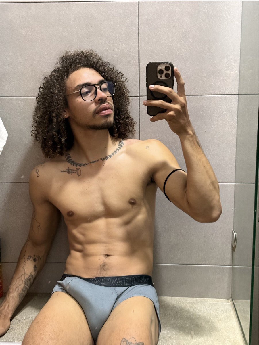 crisisaza_25's tweet photo. Olvidé subir esta 🥱🙈 

https://t.co/MHS8l4DN73 https://t.co/LIcPFbN1mC