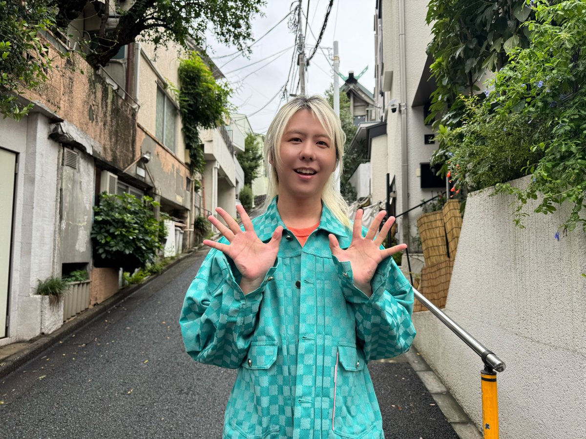 oricon's tweet photo. Mrs. GREEN APPLE 藤澤涼架
テレ朝『全力坂』初出演🍏
⠀
海外旅行でゲットしたお気に入りの新しい靴で
東京・文京区千石「氷川坂」を全力疾走❗️
⠀
🎥コメント動画
https://t.co/MqWY0oRF1U
⠀
吹越満のナレーションも
今回は特別仕様でオンエア https://t.co/eKMIisEKdi