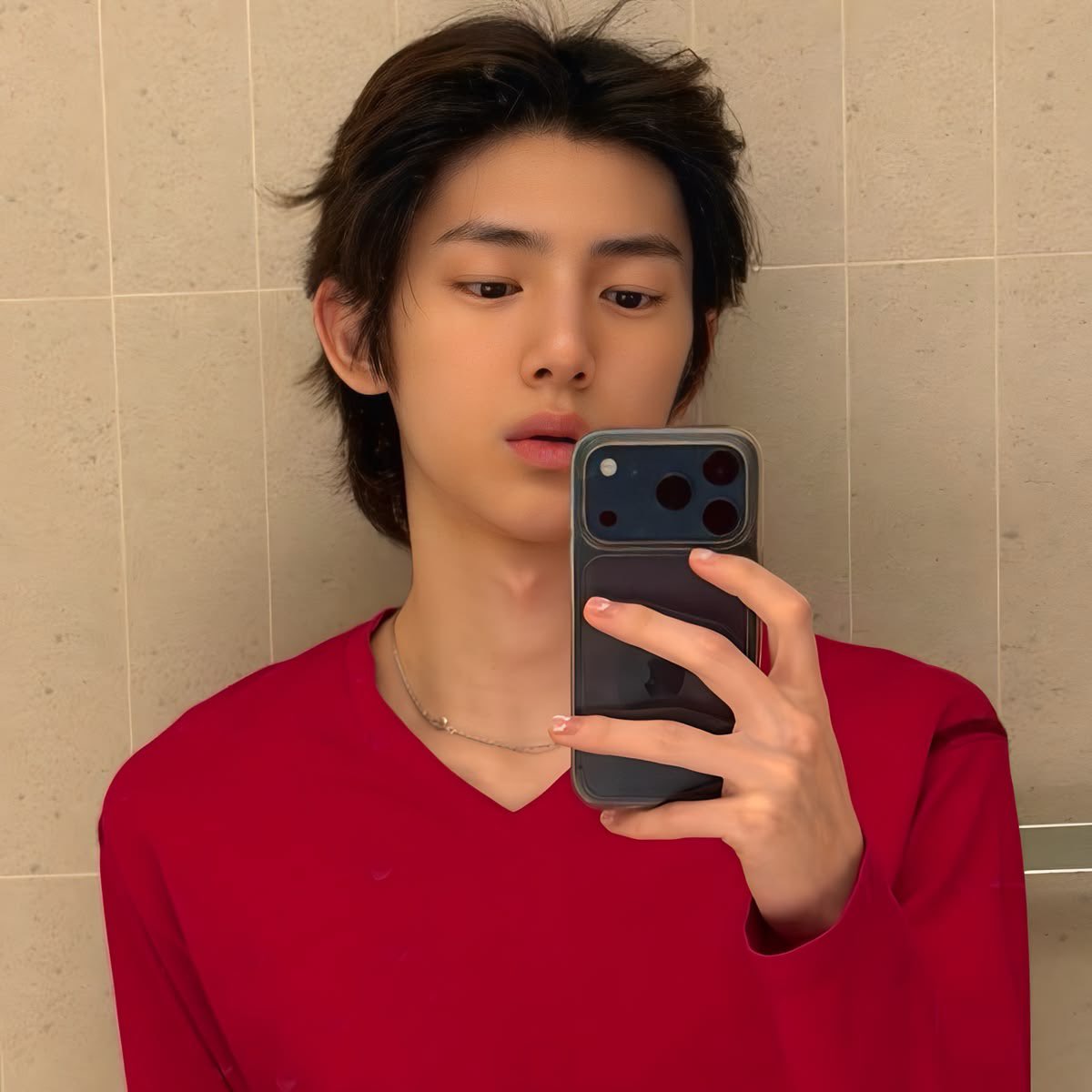 jjuology's tweet photo. And then red walks in. https://t.co/b9Sl8tDs1J
