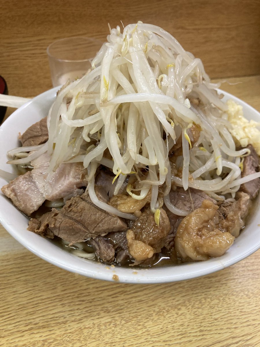 Ramen_Mg's tweet photo. ラーメン二郎環七新新代田店

小豚1300円
にんにく地獄ラーメン200円
生たまご100円

野菜
ニンニク
アブラ

ご馳走様でした

#ラーメン二郎環七新新代田店
#ラーメン二郎 https://t.co/pBqGCYMDcd