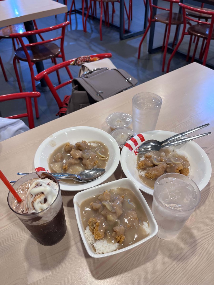 CASHualbehavior's tweet photo. kahit walang-wala kana, huwag na huwag mo ipapahalata. https://t.co/OJrRVFLAMl