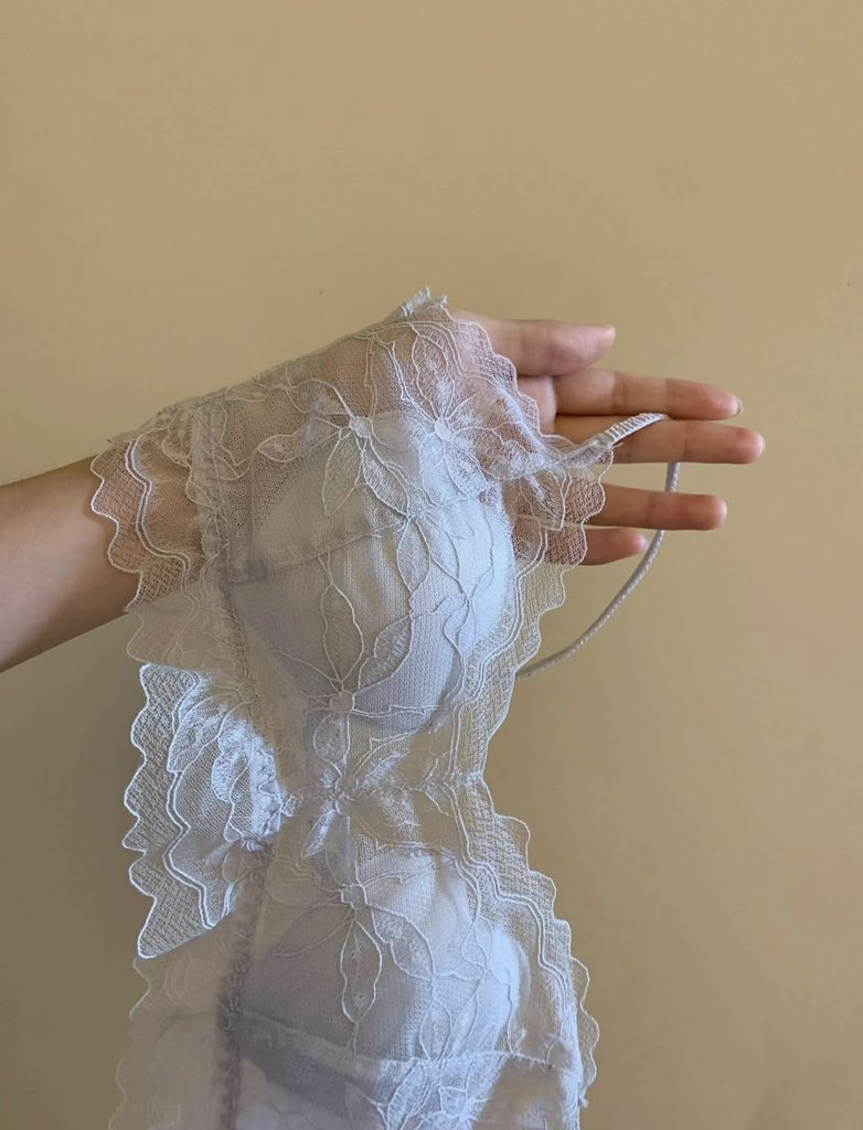 zhumingtu8Lu's tweet photo. Beauty comes in all sizes. Designed to fit and flatter every body.
美不分尺码，专为不同身形打造，包容各种身材。
和大家见面了，首期私订主题
白 月 光

My first love, the one that got away. 我的初恋，我的白月光。

#BodyPositivity #Lingerie #内衣 https://t.co/ktVBVZUSru