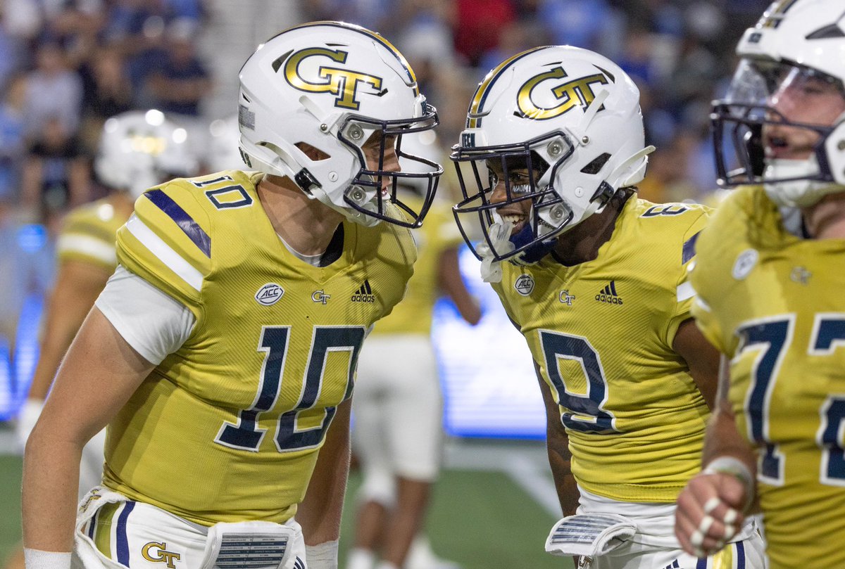 JCJacket09's tweet photo. Random thought of the day 

I miss the 2022-2023 (technically 2024 though they didn't wear them) "gold" uniforms. 

I know they caught flak for being too "mustardy" and not matching the gold helmets but I did like the color, the stripes, GT collar logo and material finish https://t.co/Xbd3cvf4DK