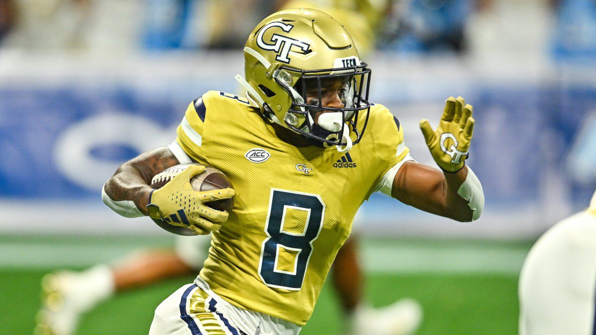 JCJacket09's tweet photo. Random thought of the day 

I miss the 2022-2023 (technically 2024 though they didn't wear them) "gold" uniforms. 

I know they caught flak for being too "mustardy" and not matching the gold helmets but I did like the color, the stripes, GT collar logo and material finish https://t.co/Xbd3cvf4DK