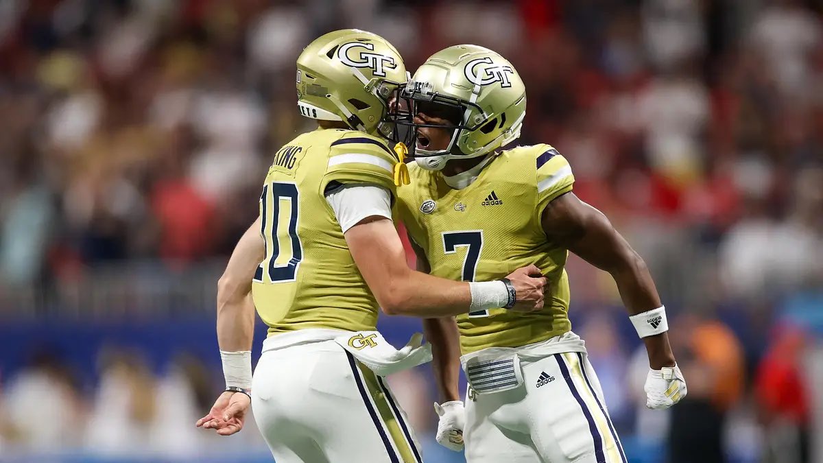 JCJacket09's tweet photo. Random thought of the day 

I miss the 2022-2023 (technically 2024 though they didn't wear them) "gold" uniforms. 

I know they caught flak for being too "mustardy" and not matching the gold helmets but I did like the color, the stripes, GT collar logo and material finish https://t.co/Xbd3cvf4DK
