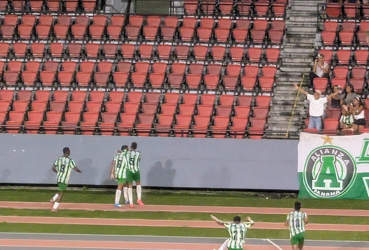 BitacoraPma's tweet photo. 76' #LPF #ALIvsCAI ¡GOOOOOL del @alianzafc!

José Marengo llega al área para rematar un pase atrás de Bayron Walters y con buena definición aumenta la ventaja de los Pericos.

ALI 2-0 CAI https://t.co/ePHdYsv9ay