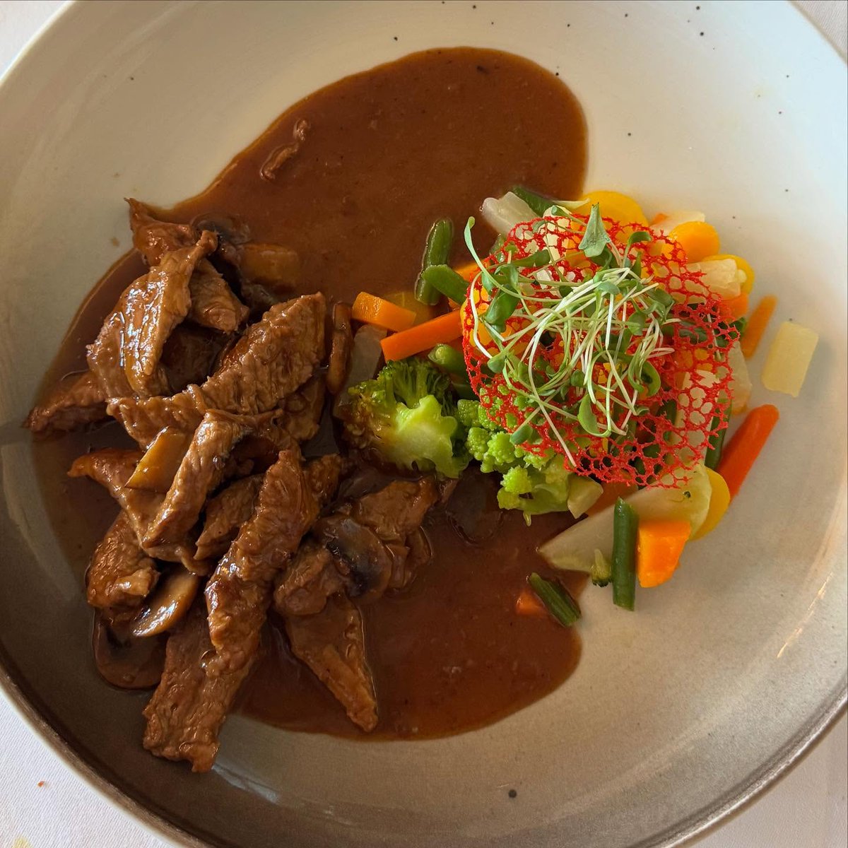 AlbertineBlj's tweet photo. How you eat matters as much as what you eat. Easter Sunday at Restaurant Sporrer: real food, slow dining and good conversation. Mindful eating supports satiety and metabolism. Connection is a nutrient. Slow down. The food will still be there. https://t.co/MqNBGUi4s9