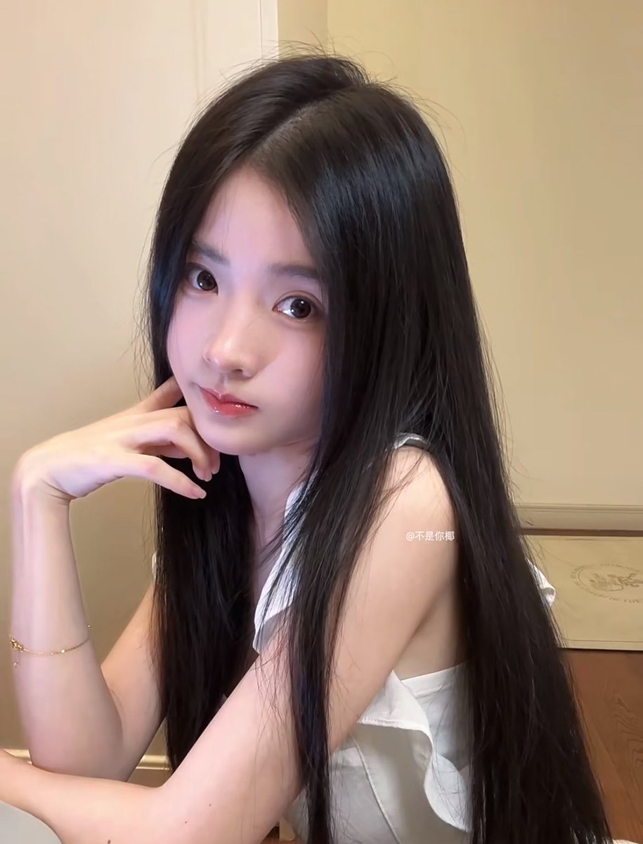 claire02cd4's tweet photo. 我在说一遍，不要门啊，我要什么门，想视频直接告诉我，我看到就发了，只是一直发不完啊，不需要你们支持我什么，点个赞留言666就好了… https://t.co/dDCGdJPE69