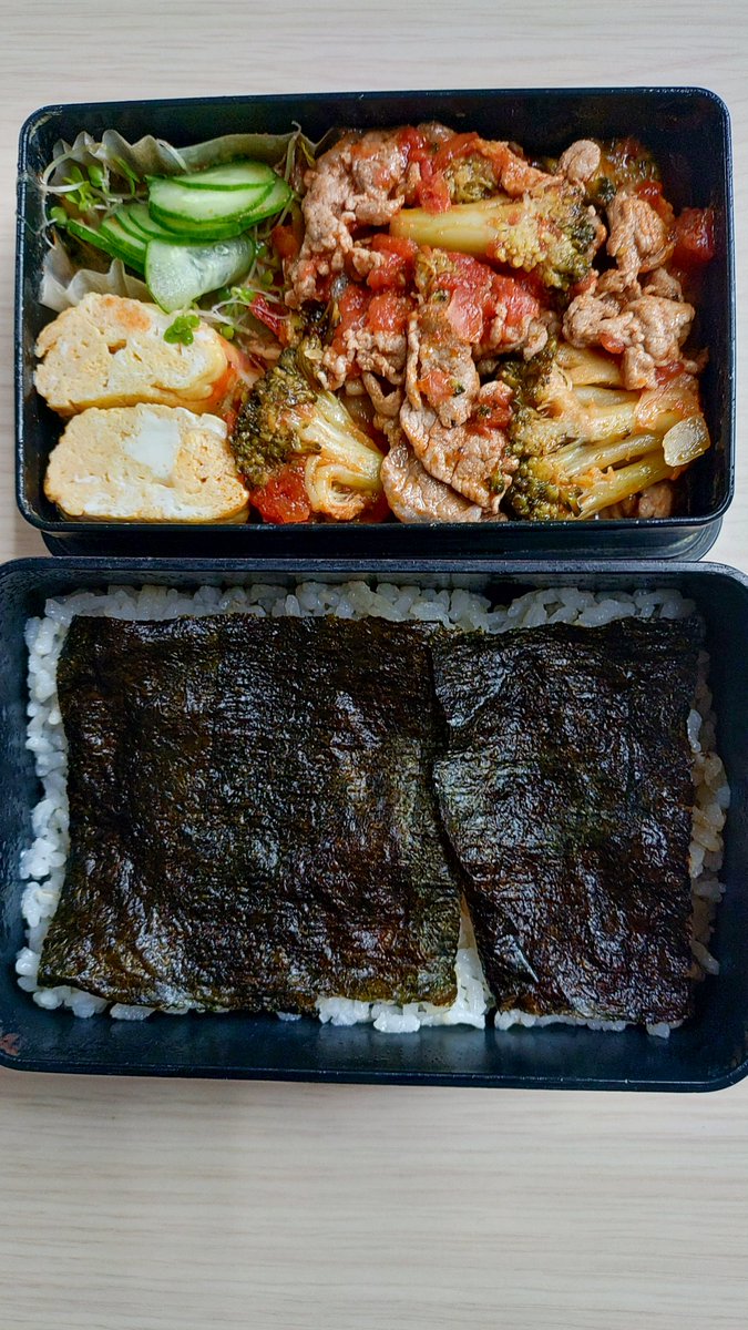 tomorrow1966's tweet photo. 今日の弁当
玉子焼き、豚肉とブロッコリーのトマト煮、キュウリとブロッコリーの芽のサラダ、海苔弁
#お弁当記録 https://t.co/1ONbZmAkB8