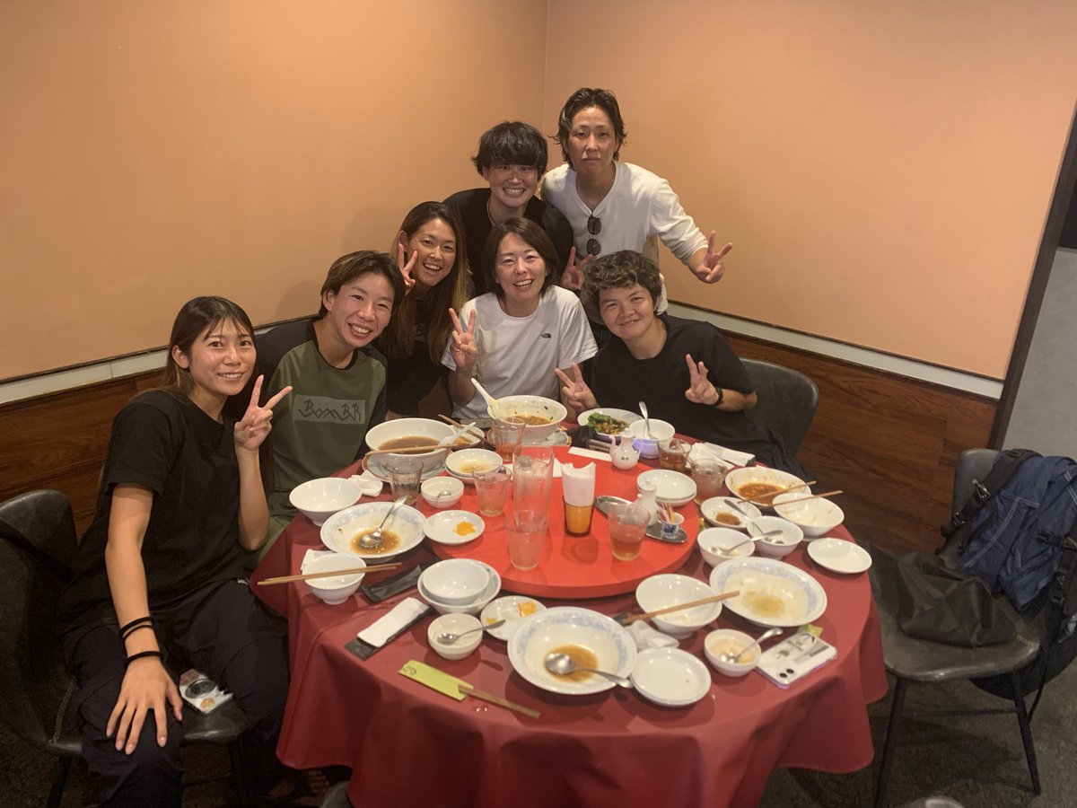 news_number50's tweet photo. 東京ヴェルディビーチサッカー女子チームがご来店です。
#中国料理五十番 https://t.co/Y9WQQMtkMV