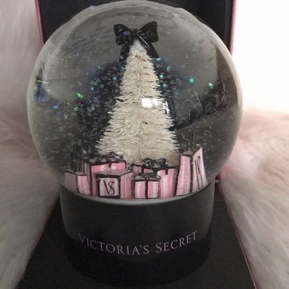 mystical_aries's tweet photo. i really hope VS brings these back https://t.co/TIMuhG6W5N