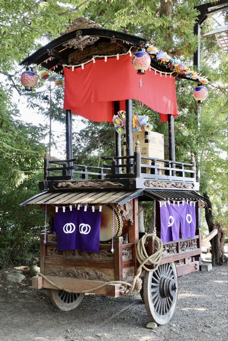 LqDml's tweet photo. 北大妻の野々宮神社の舞台について調べると、かなり貴重な舞台です。
北大妻・野々宮神社の舞台は、もともと松本の本町2丁目の舞台として寛政5年（1793）に造られ、天保8年（1837）に大妻村へ売却されたものとされています。現在確認されている中でも、由緒が明らかな古い舞台の一つです。
＃舞台 https://t.co/Dk4AYOdAkK