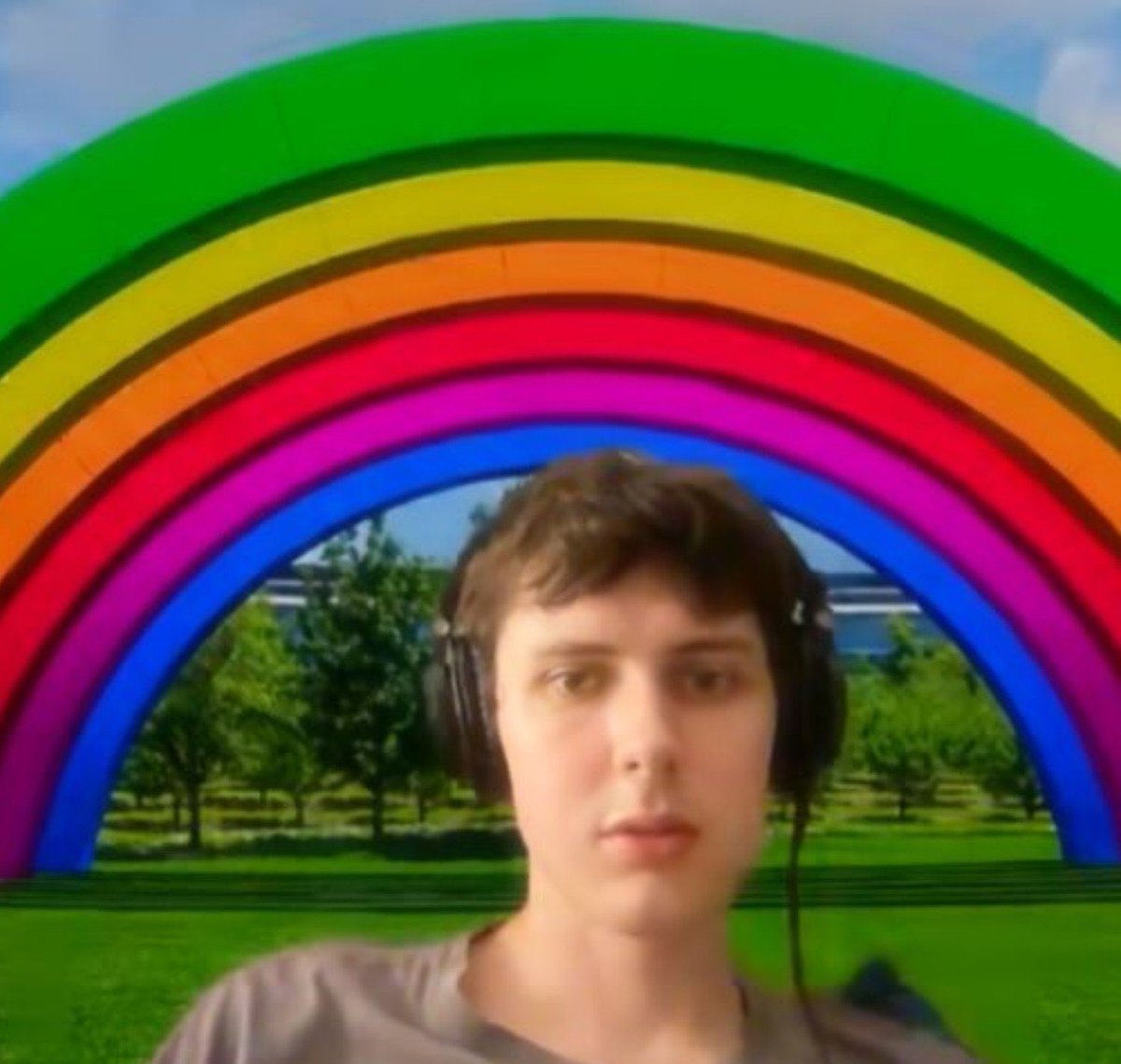 realniceskull's tweet photo. He Thinks he’s On the Rainbow Bridge 😂😂😭 https://t.co/scVLOqsBLy