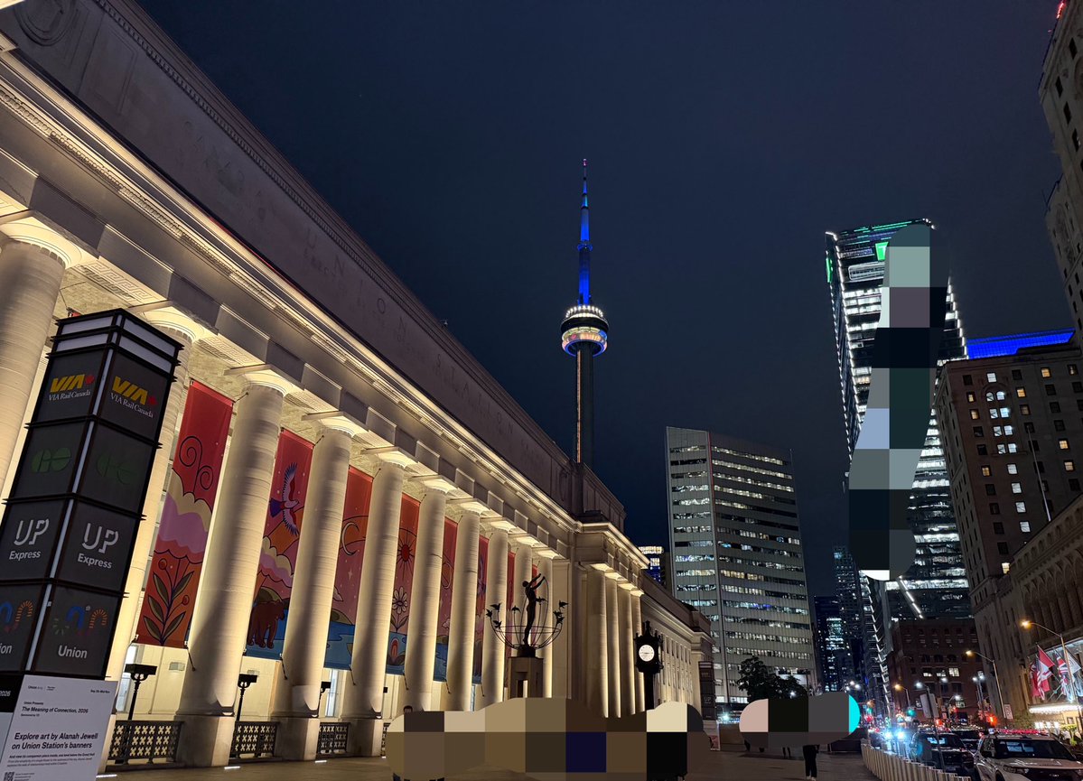 kumispider's tweet photo. 今日から母と🇨🇦横断列車の旅する��に移動してる✨(今週ナイアガラ行ってから5日間列車→来週数日家帰ってから週末には🇯🇵にいるw)
久しぶりの上から見たロッキーとトロント初めまして✨ https://t.co/eTTZqBC2hb