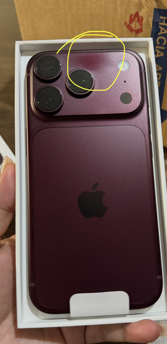 noragrobert's tweet photo. @MacStoreMx @Apple @Profeco Ayuda compre un iPhone 18 pro en la tienda de @MacStoreMx online y llegó con un defecto, una mancha por la parte de atrás (adjunto imágenes de referencia) ayúdenme no me quieren resolver se lava las manos la tienda física y online https://t.co/yGg4r9bws8