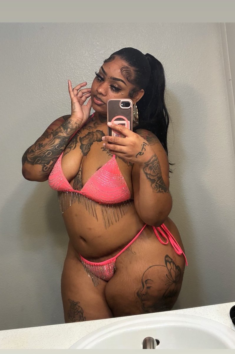 Tykeraakz's tweet photo. Pretty face,heavy curves. https://t.co/vWcop5yskb