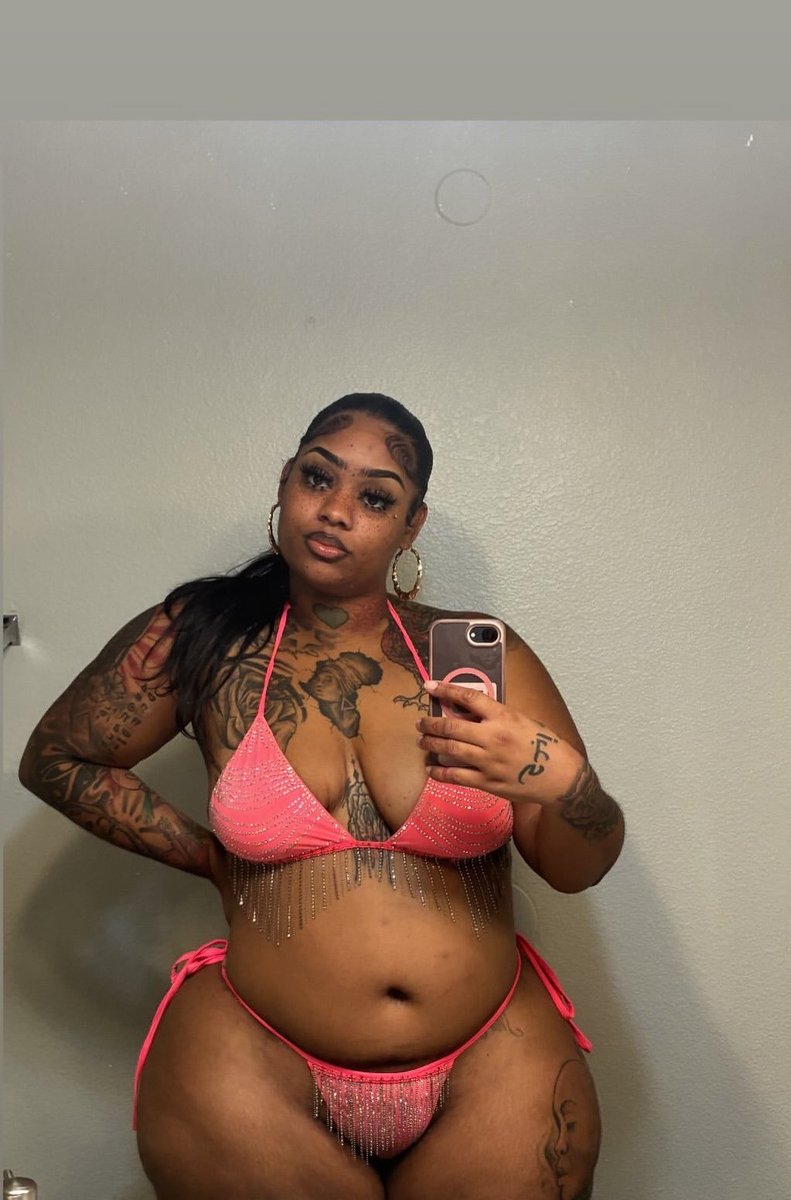 Tykeraakz's tweet photo. Pretty face,heavy curves. https://t.co/vWcop5yskb
